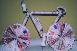 Fahrrad aus Geldscheinen